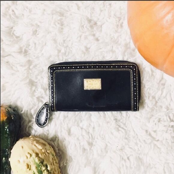 ANNA SUI Black Patent Leather Emblem Snap Interior Brown Tan Zip Wallet Clutch - Picture 3 of 8